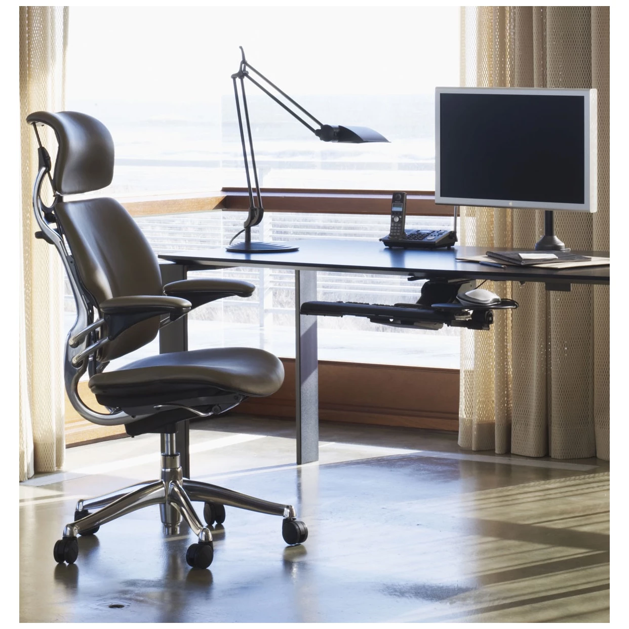 Humanscale Freedom Task Chair With Headrest 6 Humanscale Freedom Task Chair With Headrest - Image 6